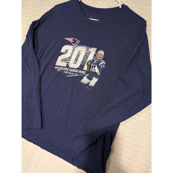 New England Patriots Tom Brady 201 NFL Career Wins Long Sleeve Shirt Mens Medium - Picture 2 of 8